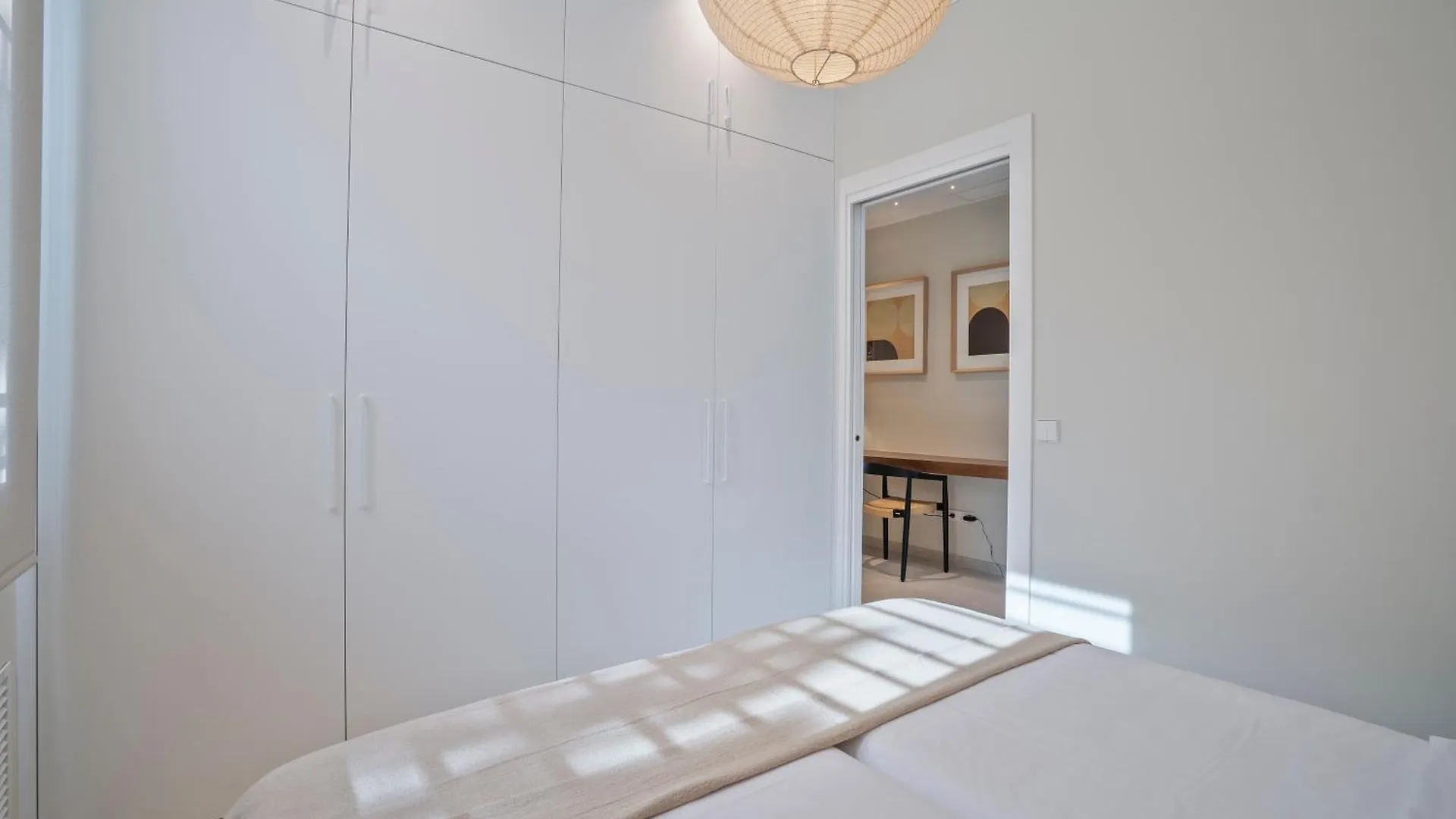 Sitges Spaces Garden Condo-2 Bedrooms, 2 Bathrooms, Garden Terrace, Near Center, Sleeps Up To 6- Monthly Rentals Only 아파트