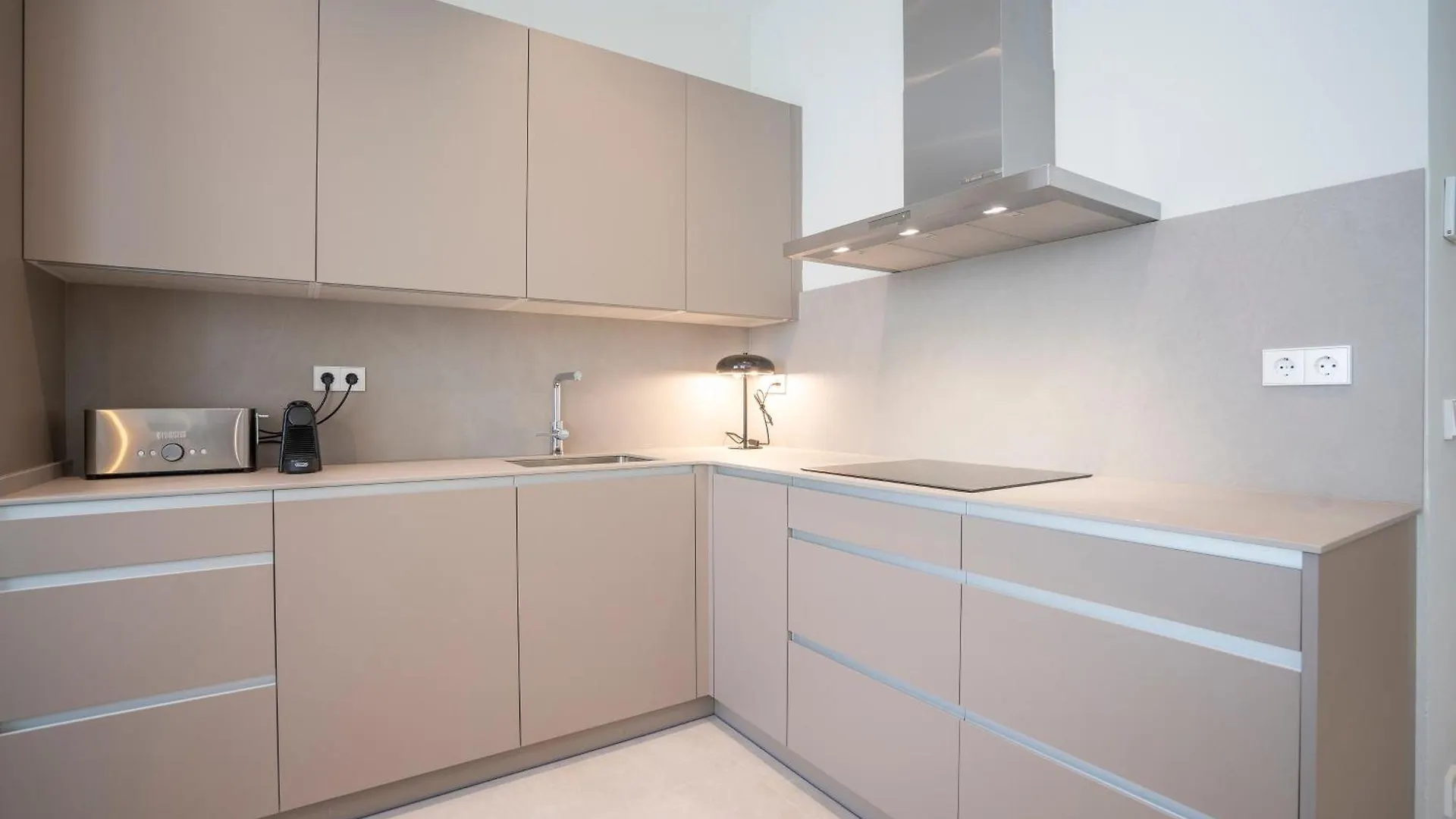 Sitges Spaces Garden Condo-2 Bedrooms, 2 Bathrooms, Garden Terrace, Near Center, Sleeps Up To 6- Monthly Rentals Only 스페인