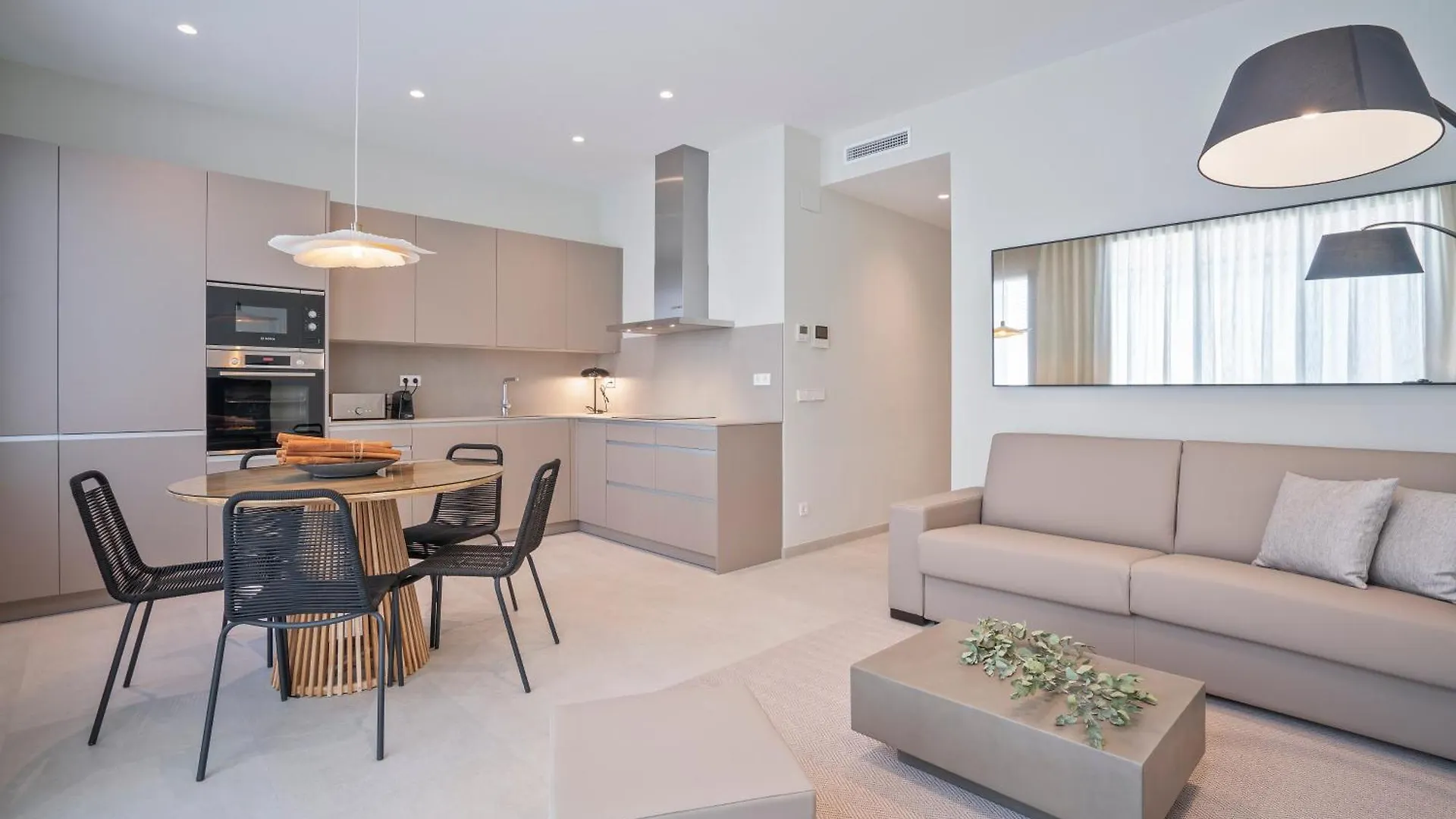 Sitges Spaces Garden Condo-2 Bedrooms, 2 Bathrooms, Garden Terrace, Near Center, Sleeps Up To 6- Monthly Rentals Only 스페인
