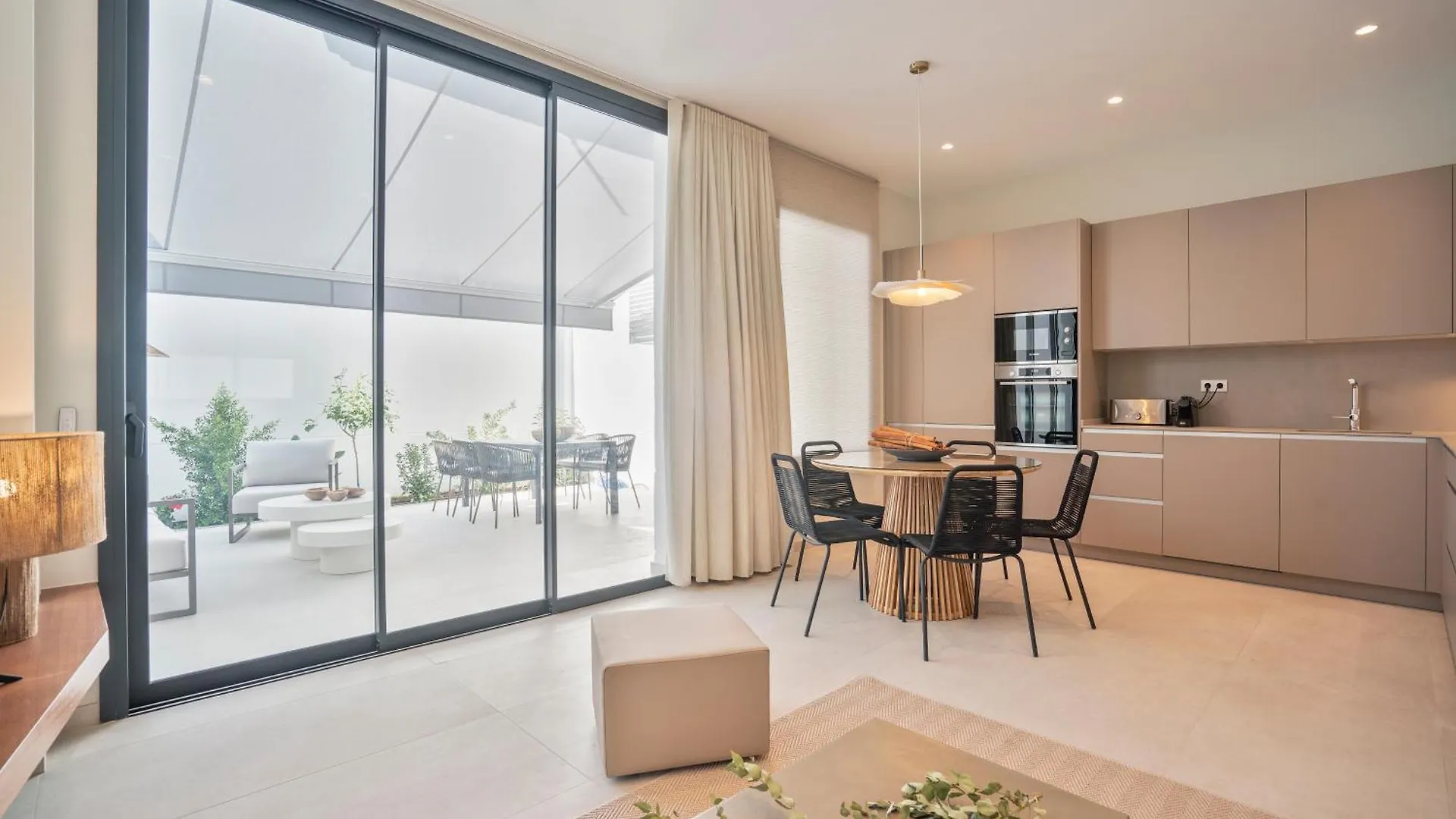 Sitges Spaces Garden Condo-2 Bedrooms, 2 Bathrooms, Garden Terrace, Near Center, Sleeps Up To 6- Monthly Rentals Only 스페인