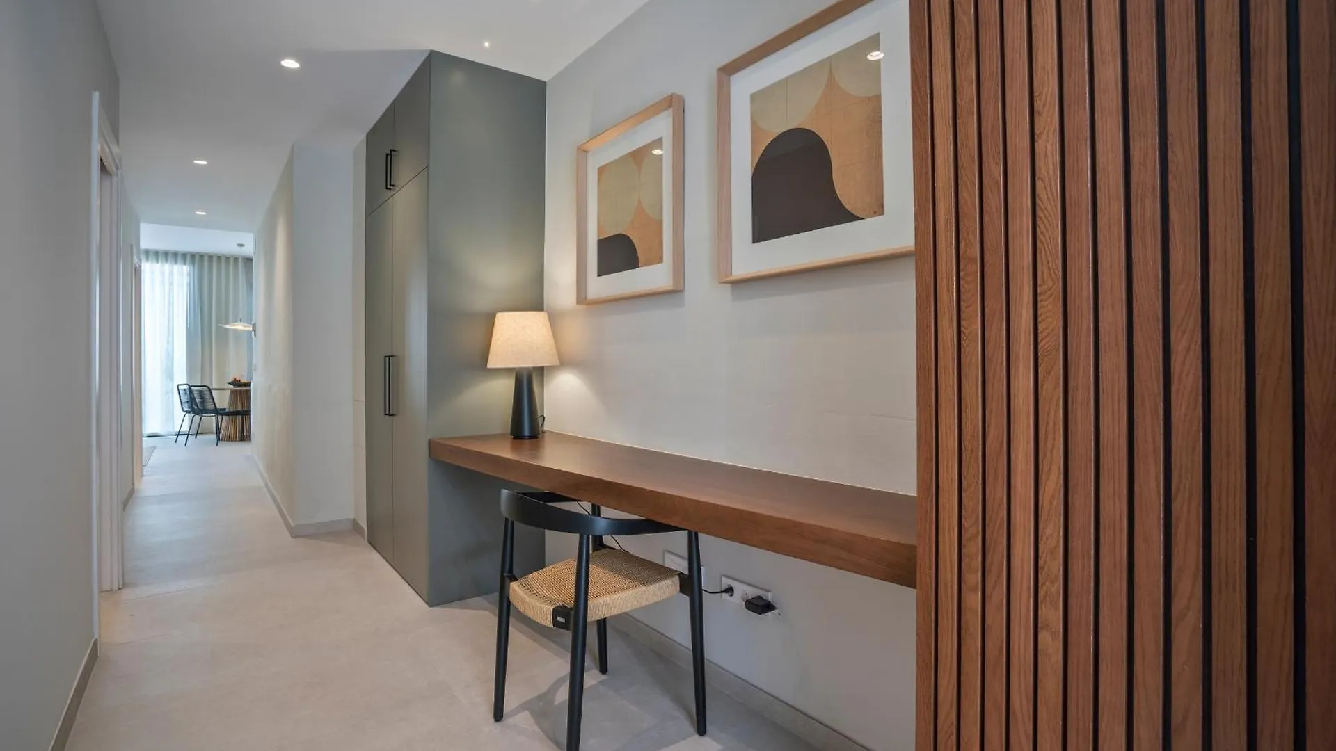 Sitges Spaces Garden Condo-2 Bedrooms, 2 Bathrooms, Garden Terrace, Near Center, Sleeps Up To 6- Monthly Rentals Only 0*,  스페인