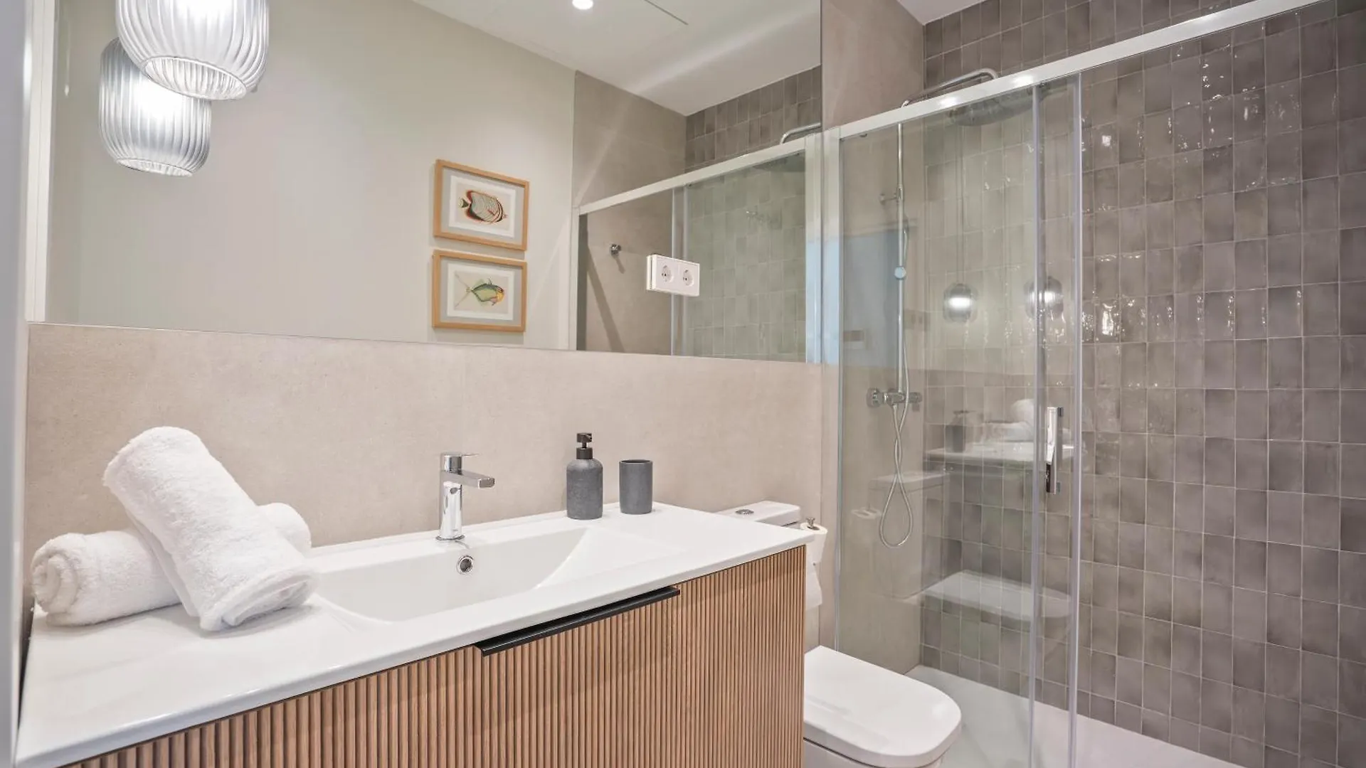 Sitges Spaces Garden Condo-2 Bedrooms, 2 Bathrooms, Garden Terrace, Near Center, Sleeps Up To 6- Monthly Rentals Only 0*,  스페인